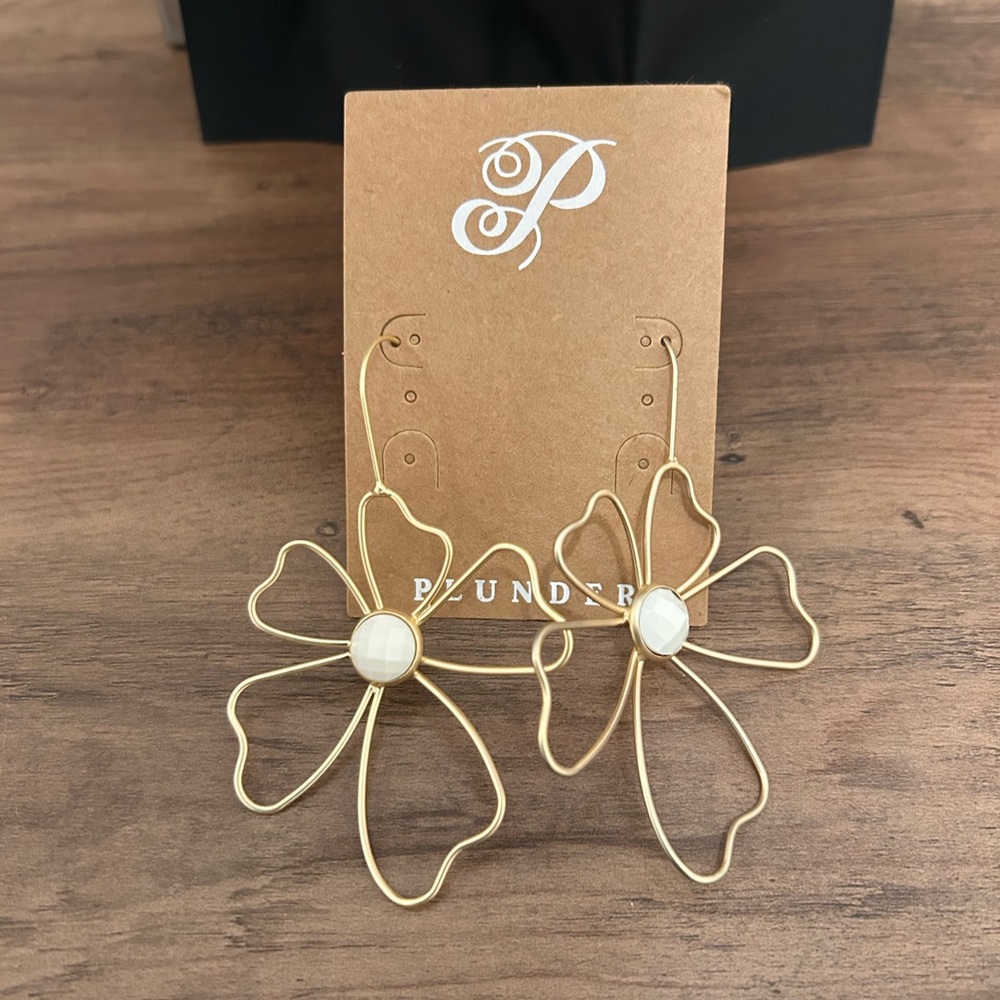 Plunder Gold Flower Earrings - Picture 2 of 4